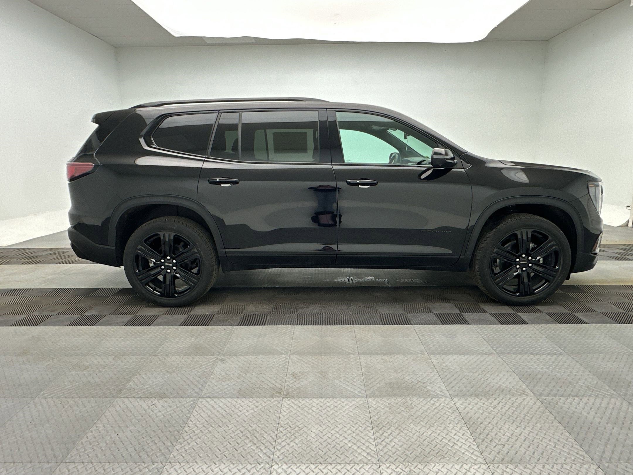 Used 2025 GMC Acadia Elevation w/ Elevation Premium Package image 8