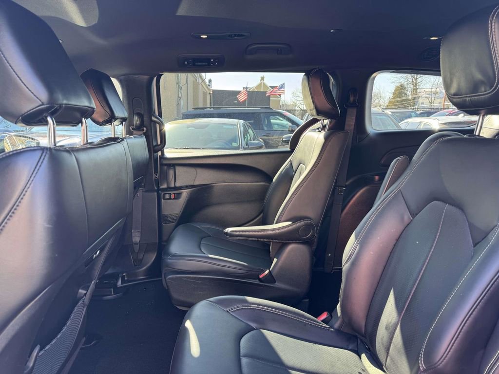 Used 2024 Chrysler Pacifica Limited FWD image 10