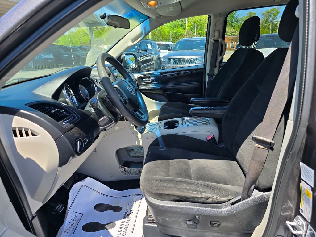 Used 2016 Dodge Grand Caravan SXT image 7