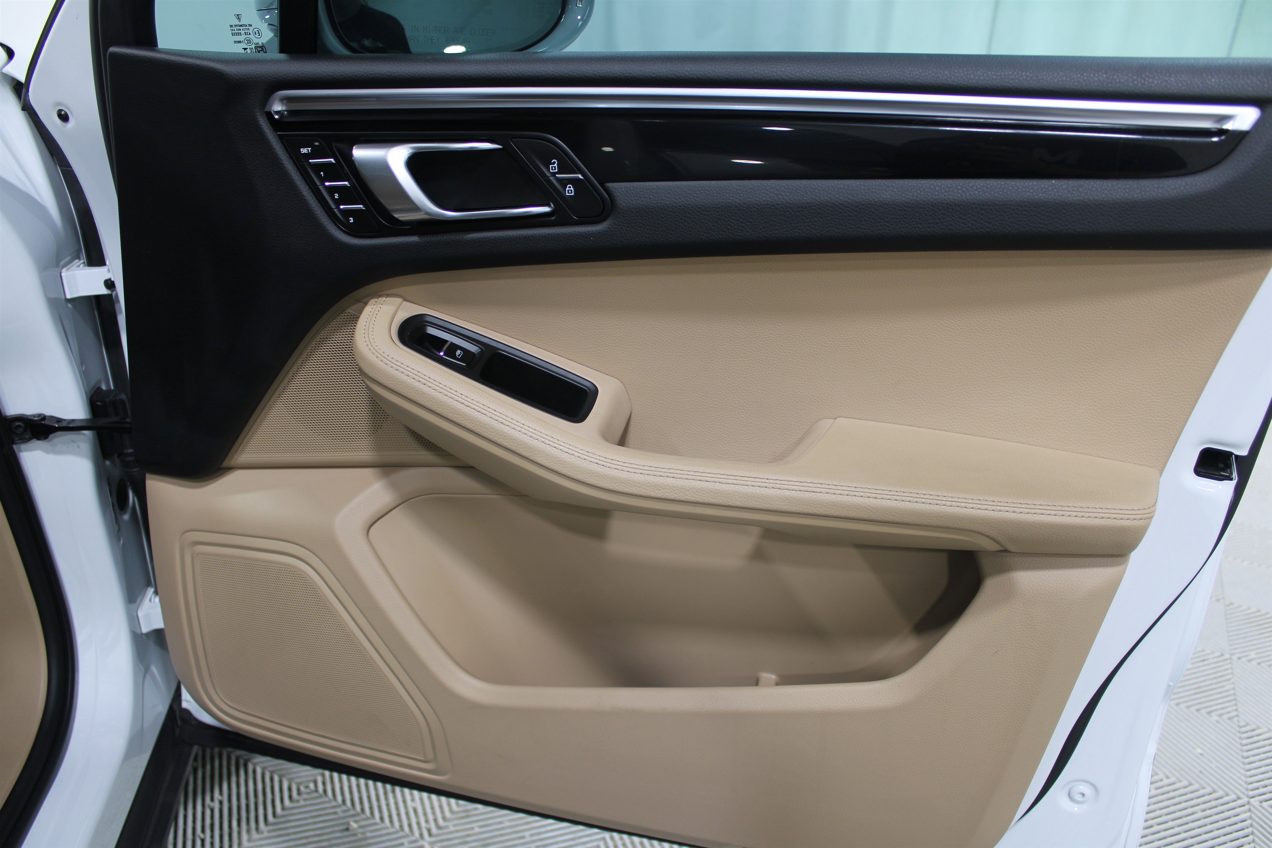 Used 2024 Porsche Macan Turbo image 25