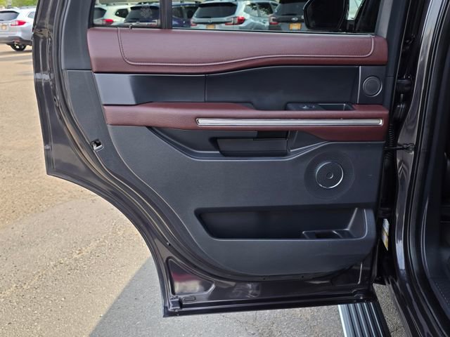 Used 2024 Ford Expedition Limited image 25