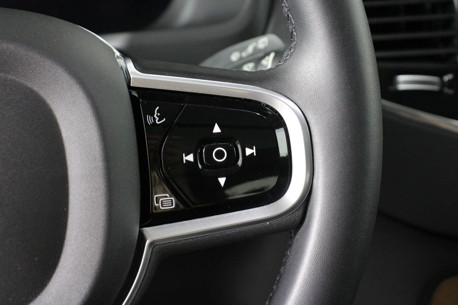 Certified 2023 Volvo XC90 T8 Plus w/ Protection Package Premier image 11