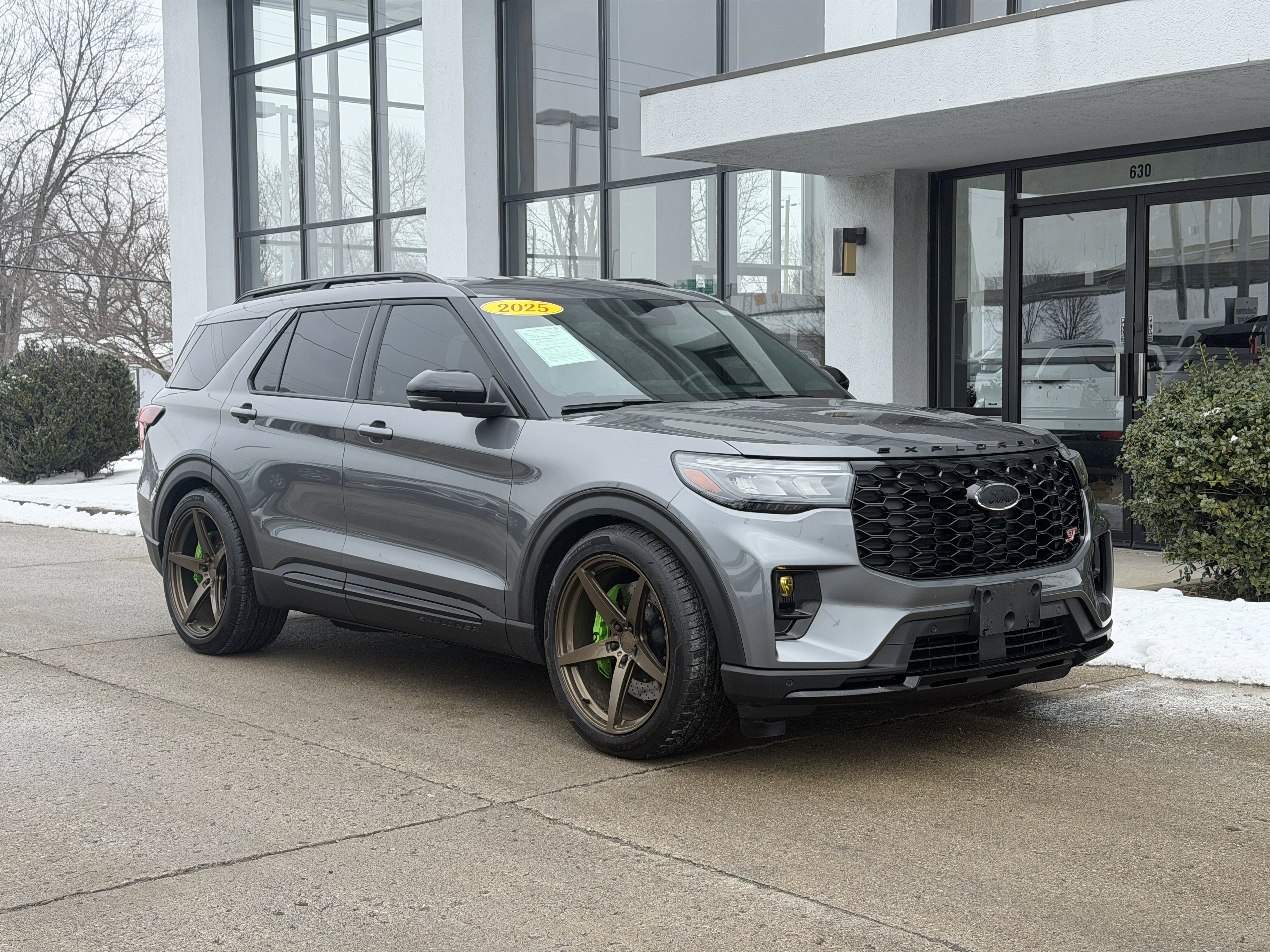 Used 2025 Ford Explorer ST image 2