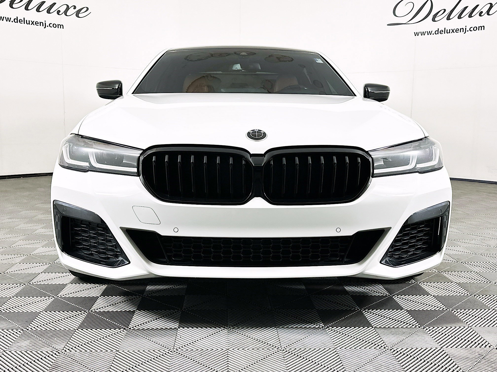 Used 2022 BMW 530e xDrive w/ Premium Package image 2