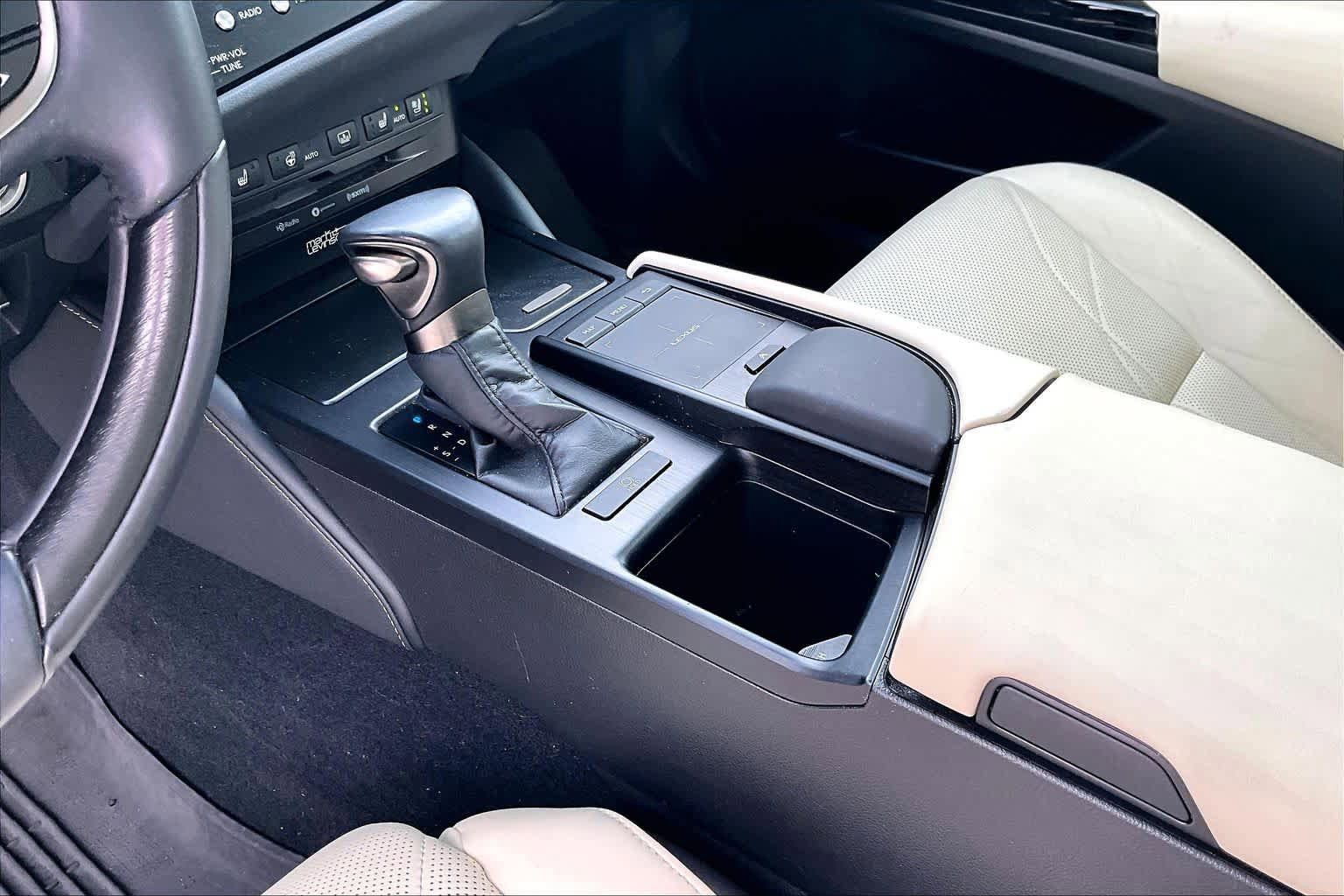 Used 2022 Lexus ES 350 Ultra Luxury w/ Accessory Package 2 FWD image 17