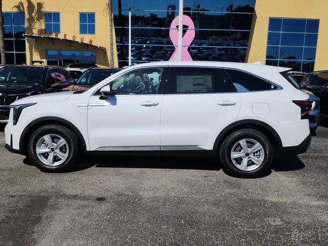 Used 2025 Kia Sorento LX image 2