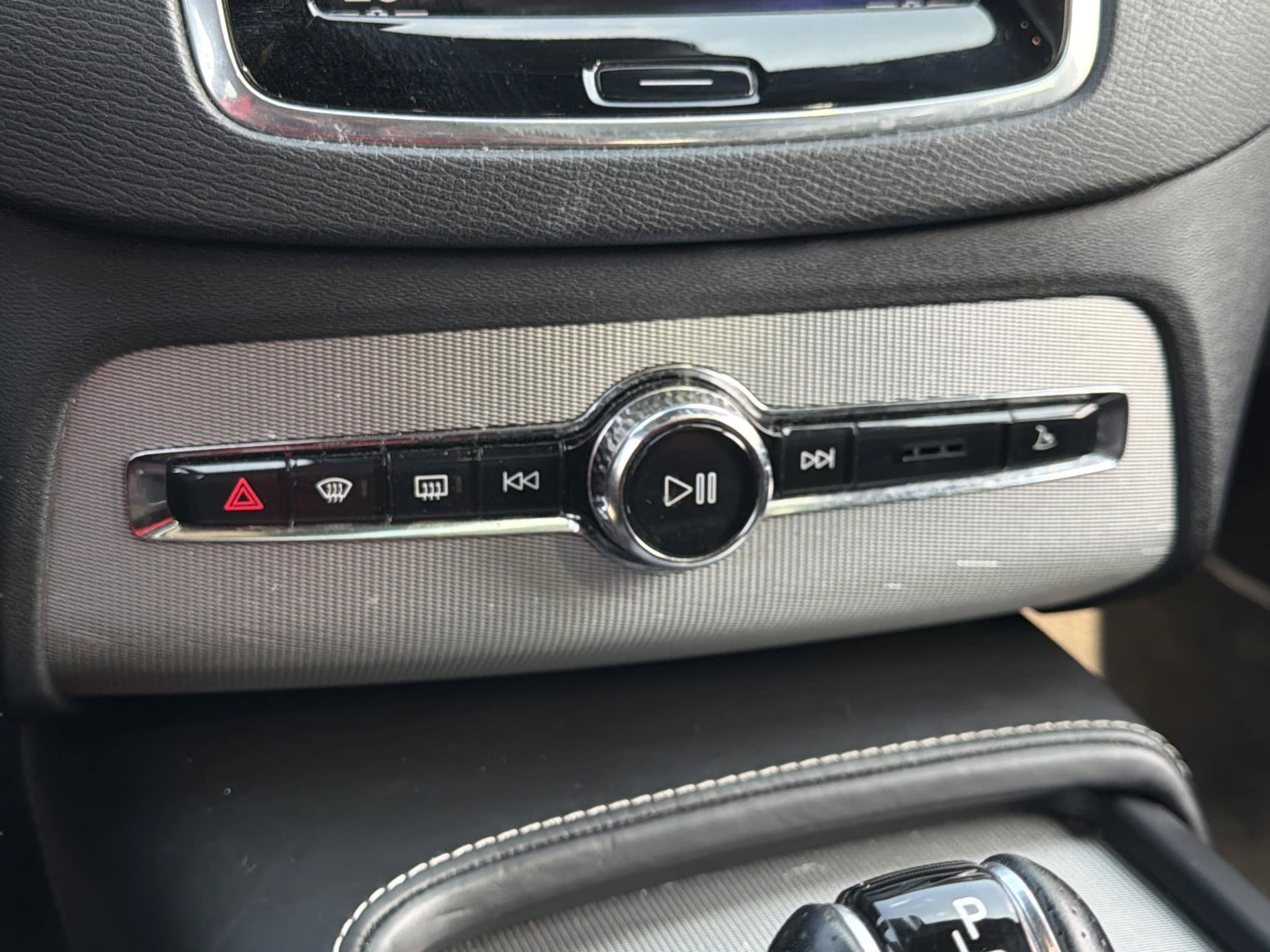 Used 2017 Volvo XC90 T5 R-Design FWD image 9