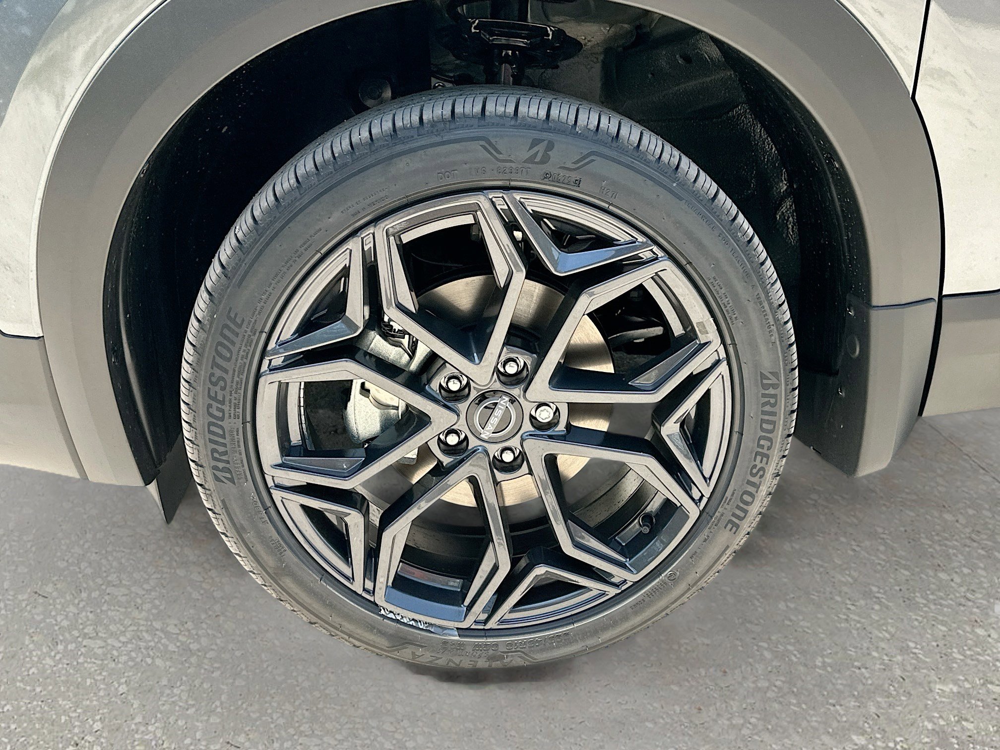 New 2025 Nissan Kicks SR FWD image 18