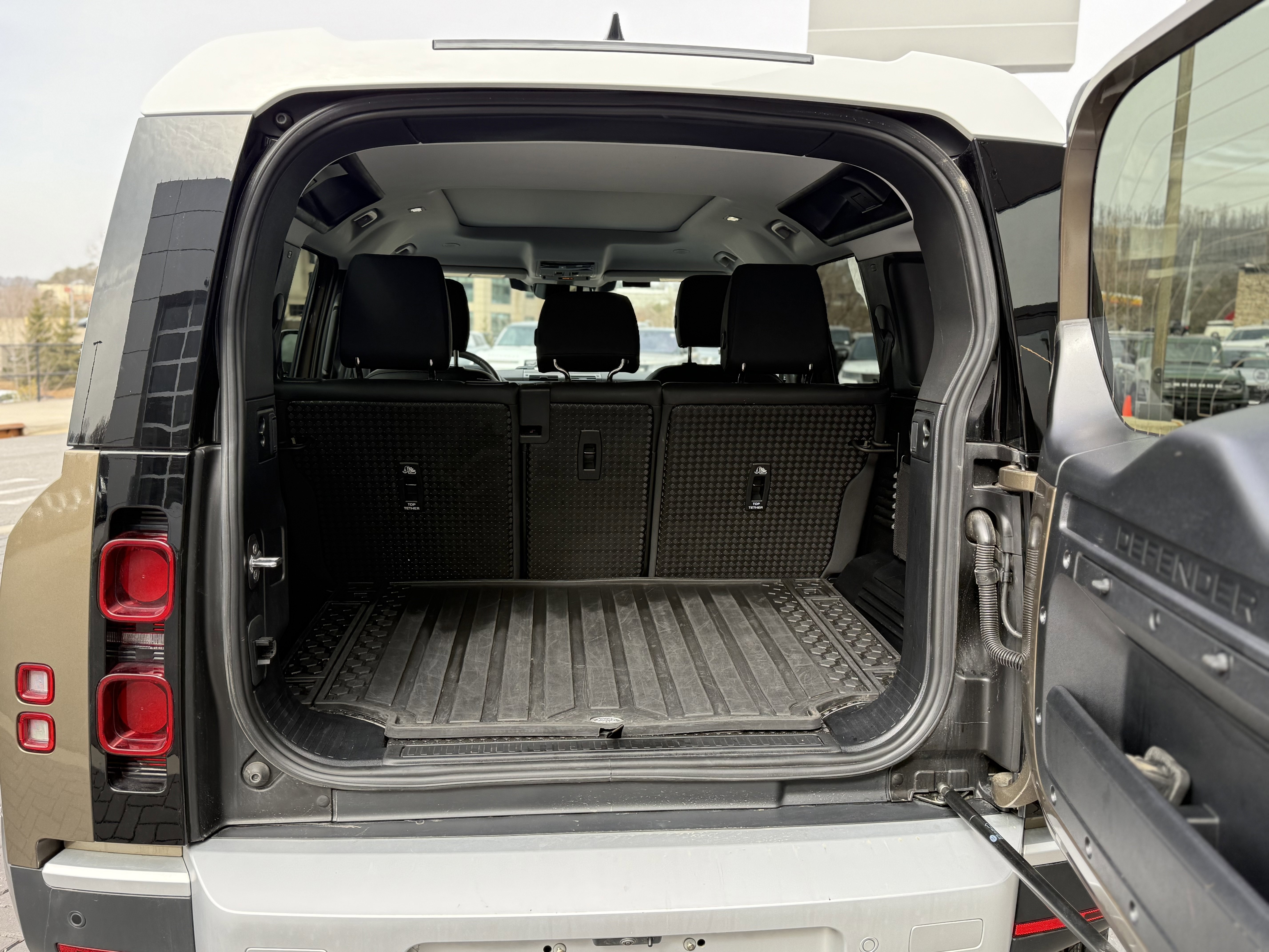 Certified 2025 Land Rover Defender 110 S AWD/4WD image 7