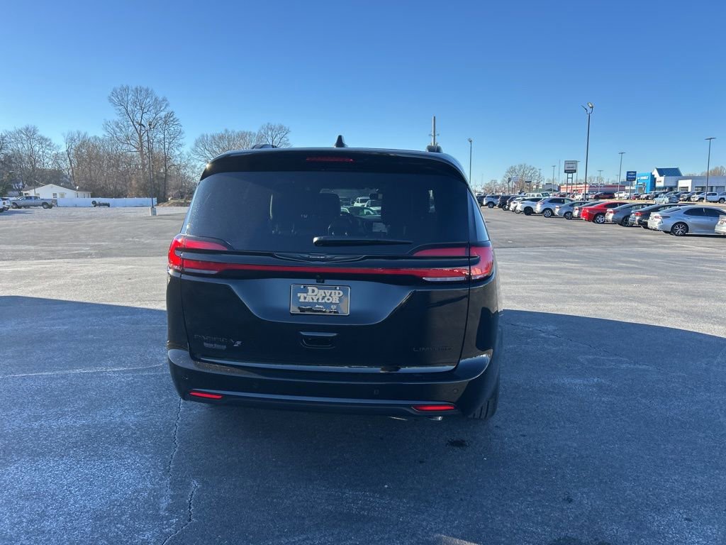 New 2026 Chrysler Pacifica Limited w/ S Appearance Package image 5