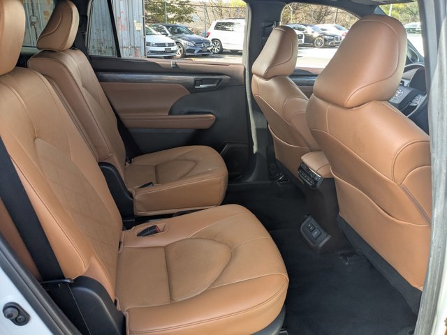 Used 2021 Toyota Highlander Platinum image 22