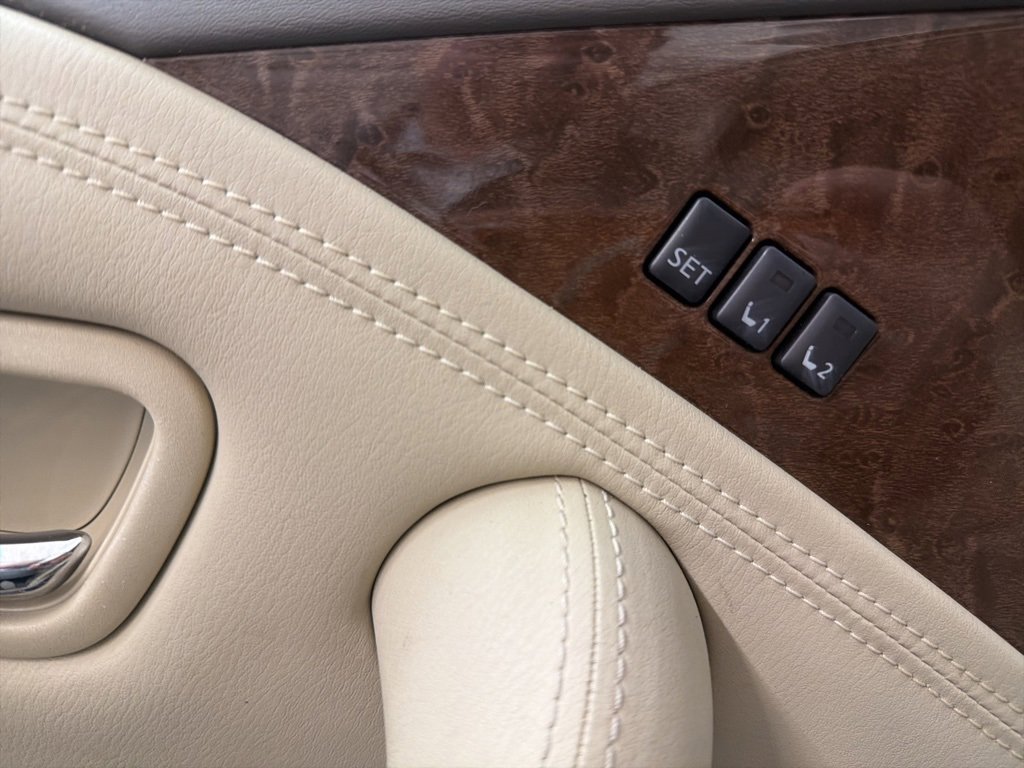 Used 2016 INFINITI QX80 Luxe w/ 22" Wheel Package image 15