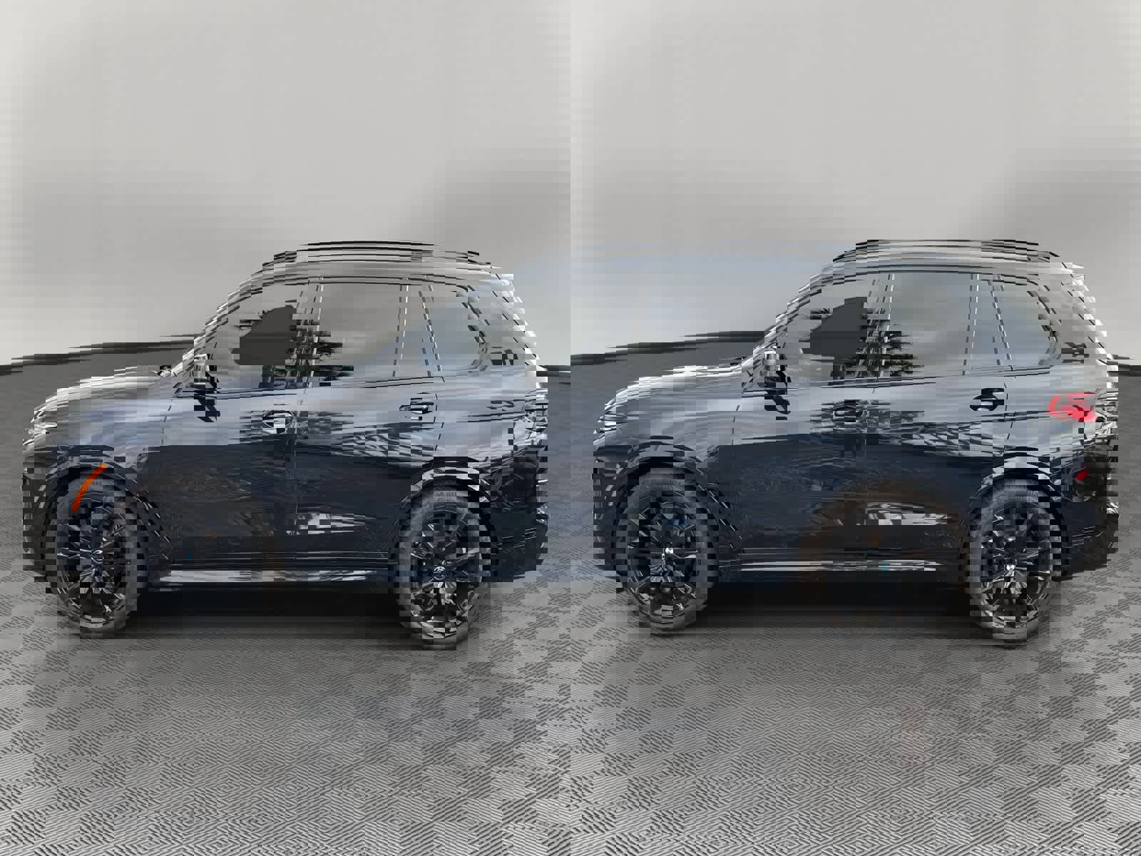 Used 2024 BMW X7 M60i w/ Executive Package image 6