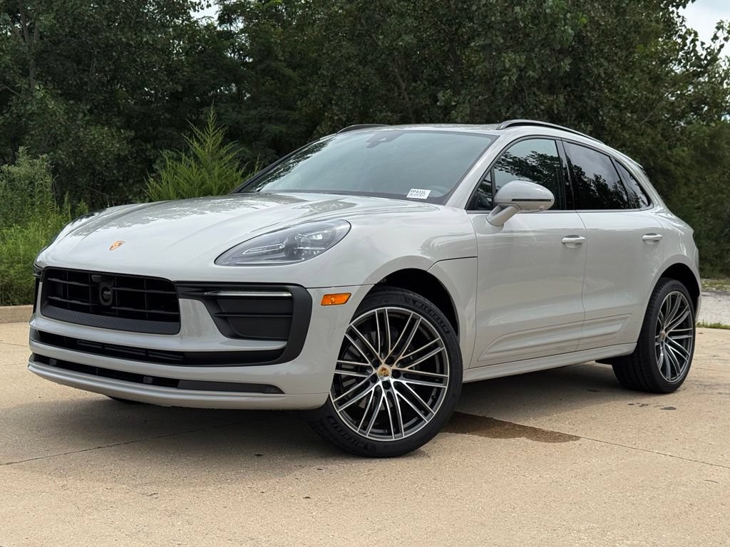 Used 2026 Porsche Macan AWD/4WD image 1