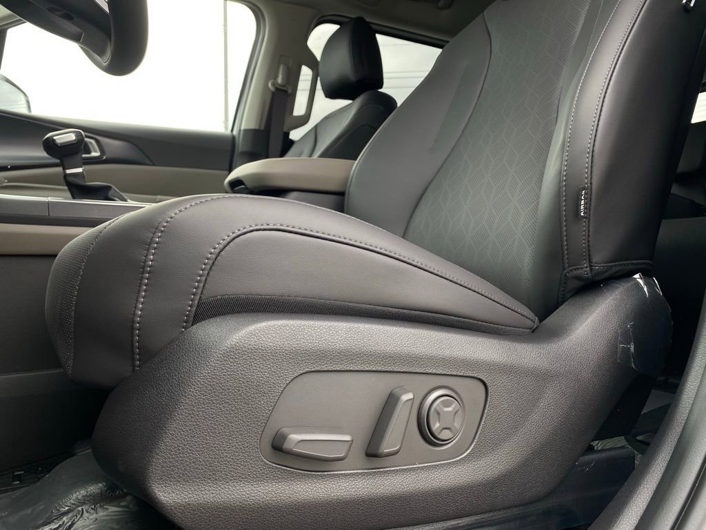 New 2026 Kia Carnival FWD image 13