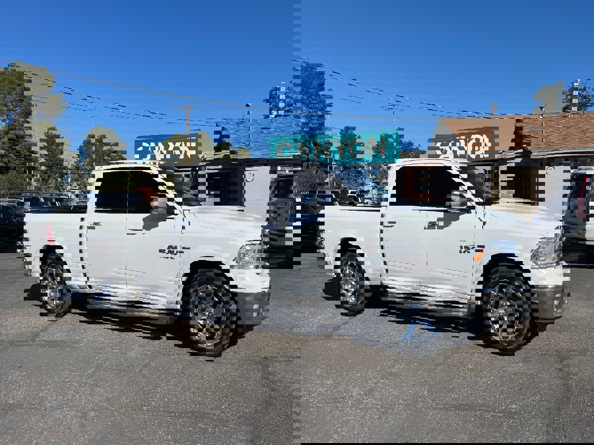 Used 2017 RAM 1500 Laramie RWD image 2