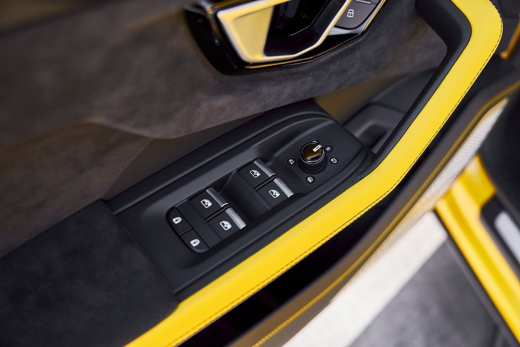 Used 2021 Lamborghini Urus AWD/4WD image 31
