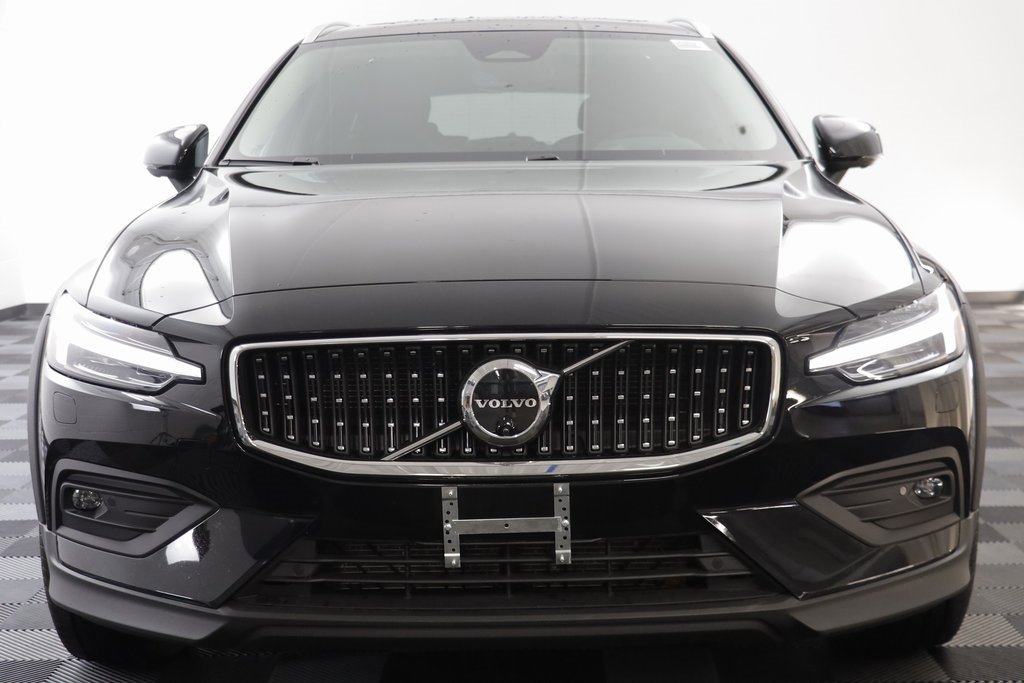 Used 2025 Volvo V60 B5 Cross Country Plus image 21