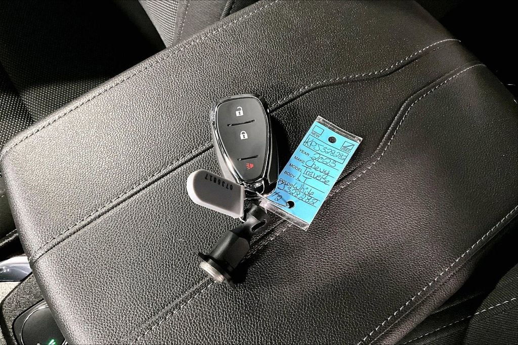 Used 2023 Chevrolet Traverse LT FWD image 13