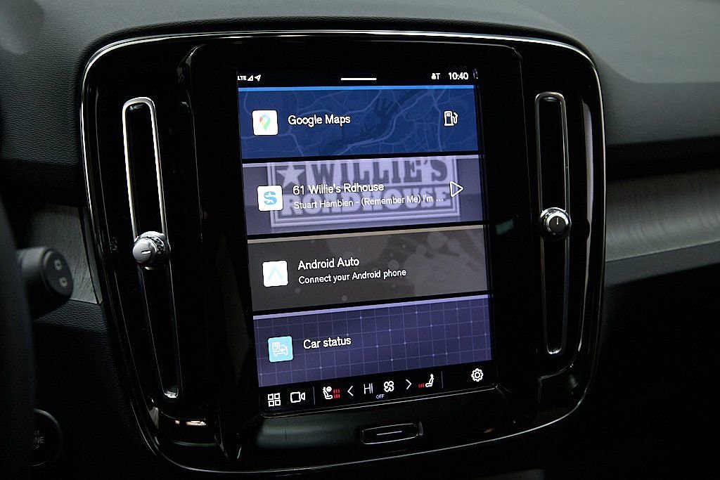 Certified 2023 Volvo XC40 B5 Plus w/ Driver Assist Package image 16