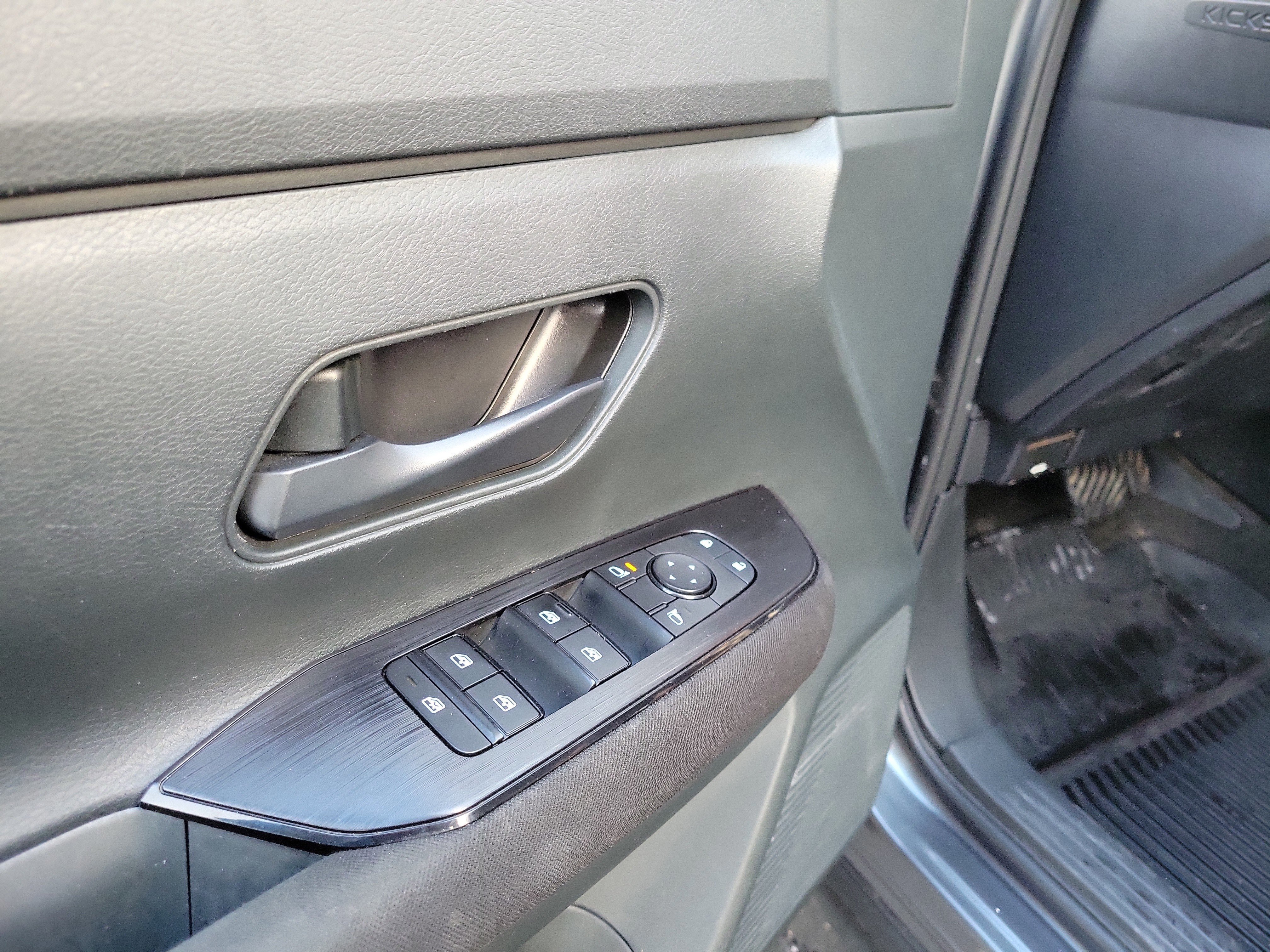 Used 2025 Nissan Kicks S image 18