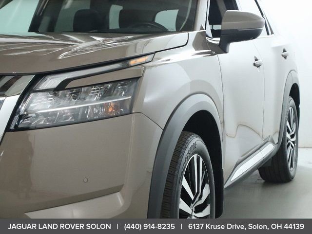 Used 2024 Nissan Pathfinder Platinum image 14
