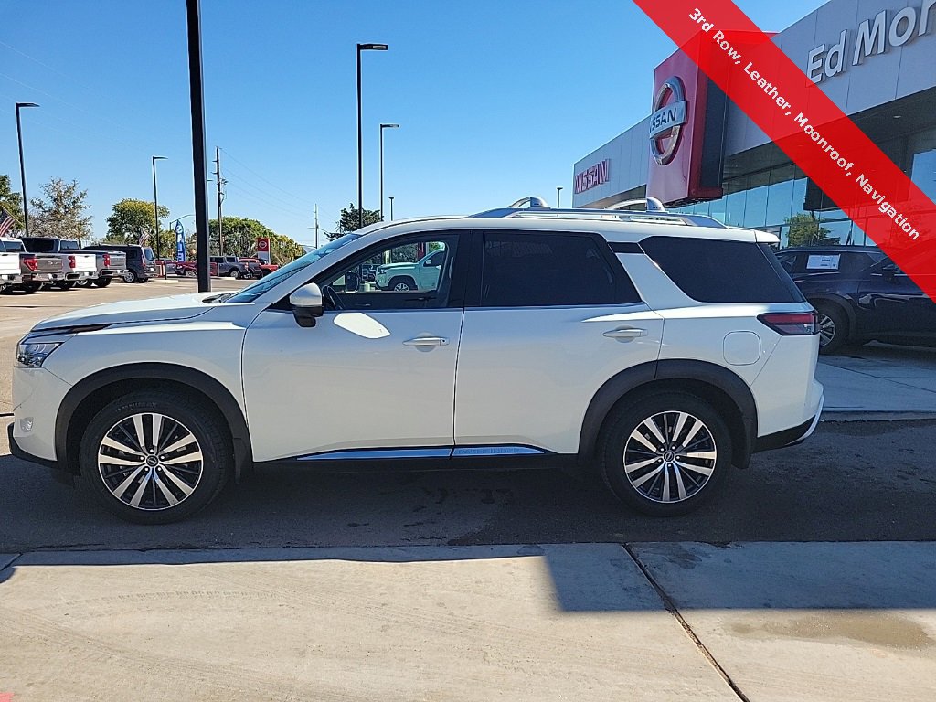 Used 2022 Nissan Pathfinder Platinum w/ Cargo Package image 4