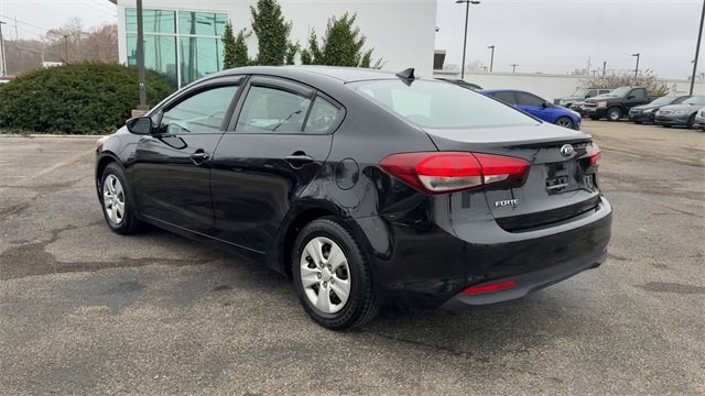 Used 2017 Kia Forte LX image 6