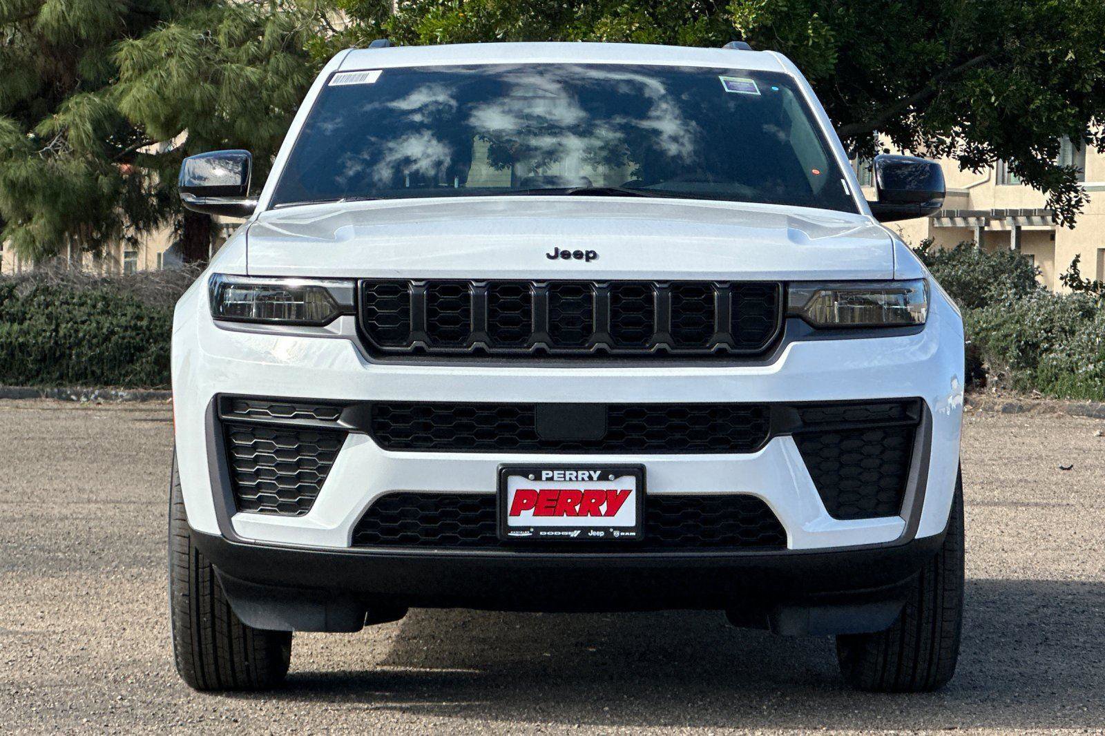 New 2026 Jeep Grand Cherokee Altitude image 2