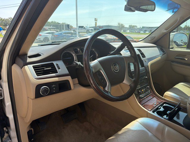 Used 2013 Cadillac Escalade ESV Luxury RWD image 14