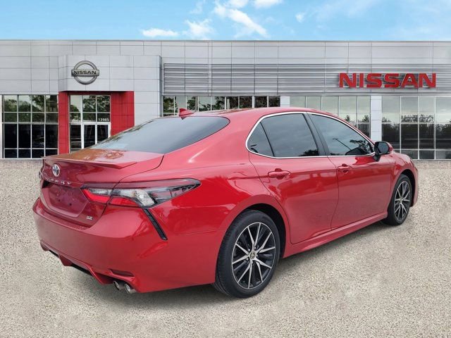 Used 2024 Toyota Camry SE image 4