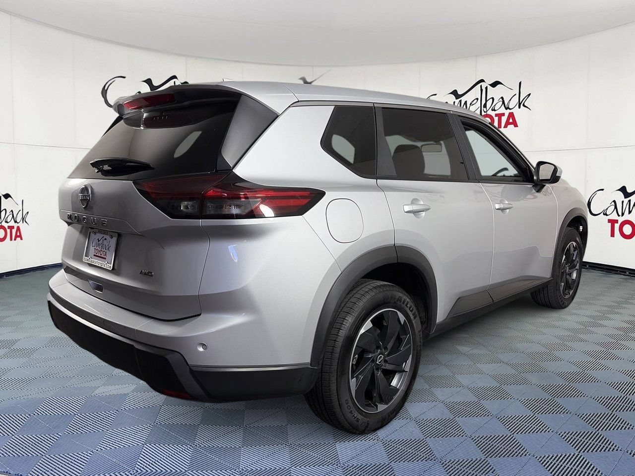 Used 2025 Nissan Rogue SV AWD/4WD image 8