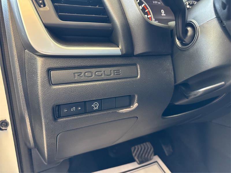 Used 2023 Nissan Rogue S image 14