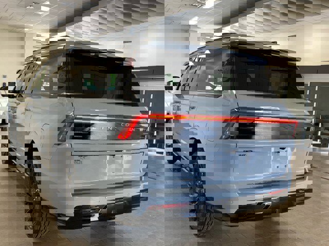 New 2025 Lincoln Navigator L Reserve w/ Jet Appearance Package image 5