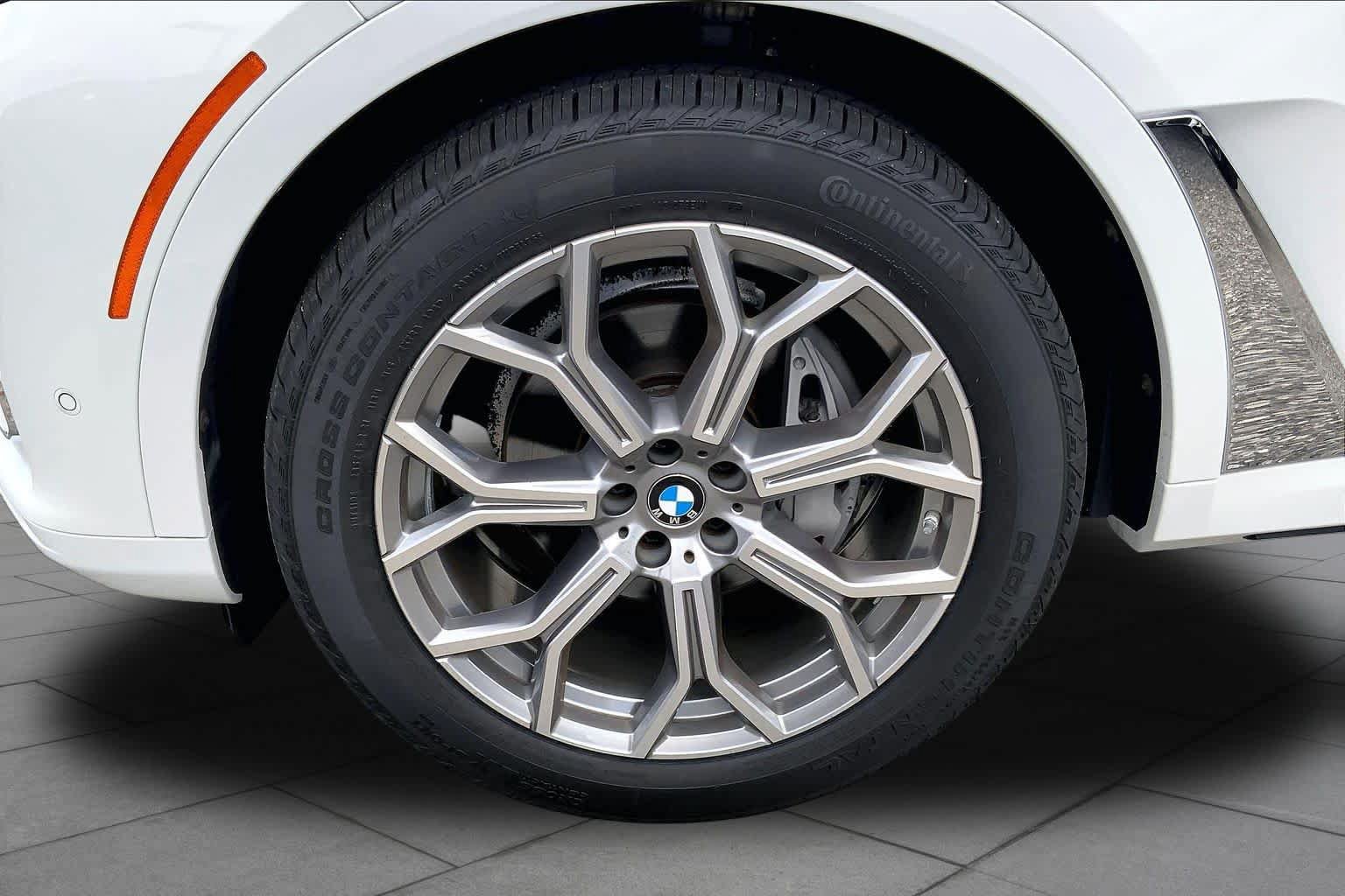 Used 2021 BMW X7 xDrive40i w/ Premium Package AWD/4WD image 11