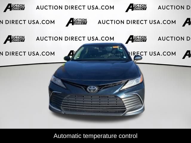 Used 2021 Toyota Camry XLE video 2
