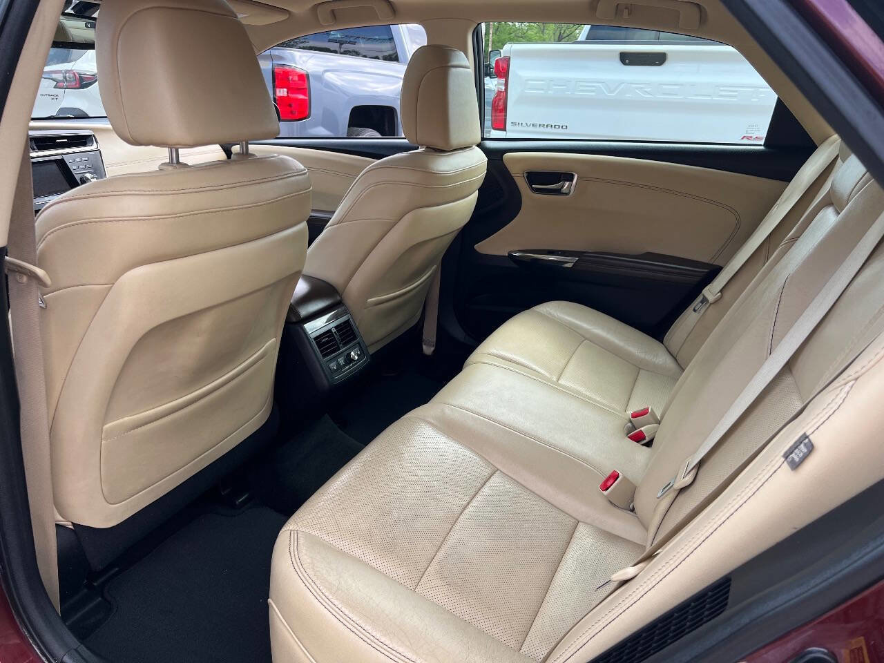 Used 2013 Toyota Avalon Limited w/ Technology Pkg FWD image 17