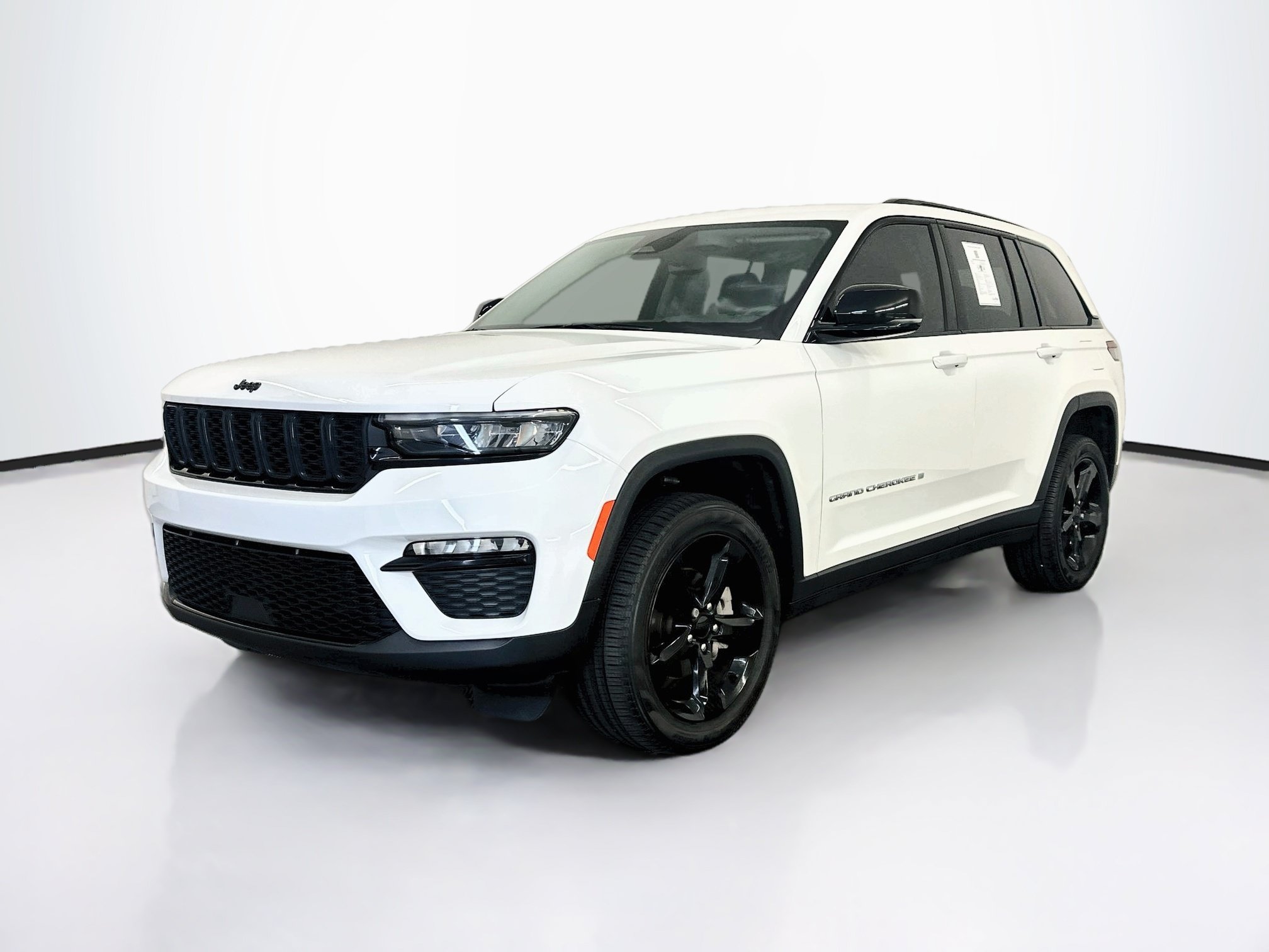 Used 2023 Jeep Grand Cherokee Limited w/ Black Appearance Package AWD/4WD image 3