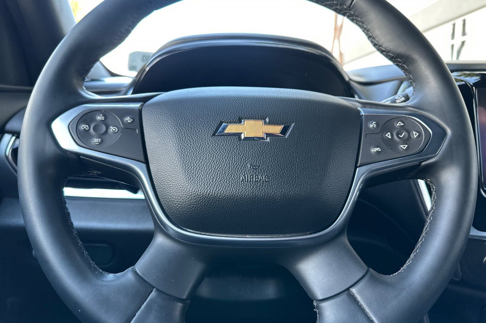 Used 2023 Chevrolet Traverse LT image 36