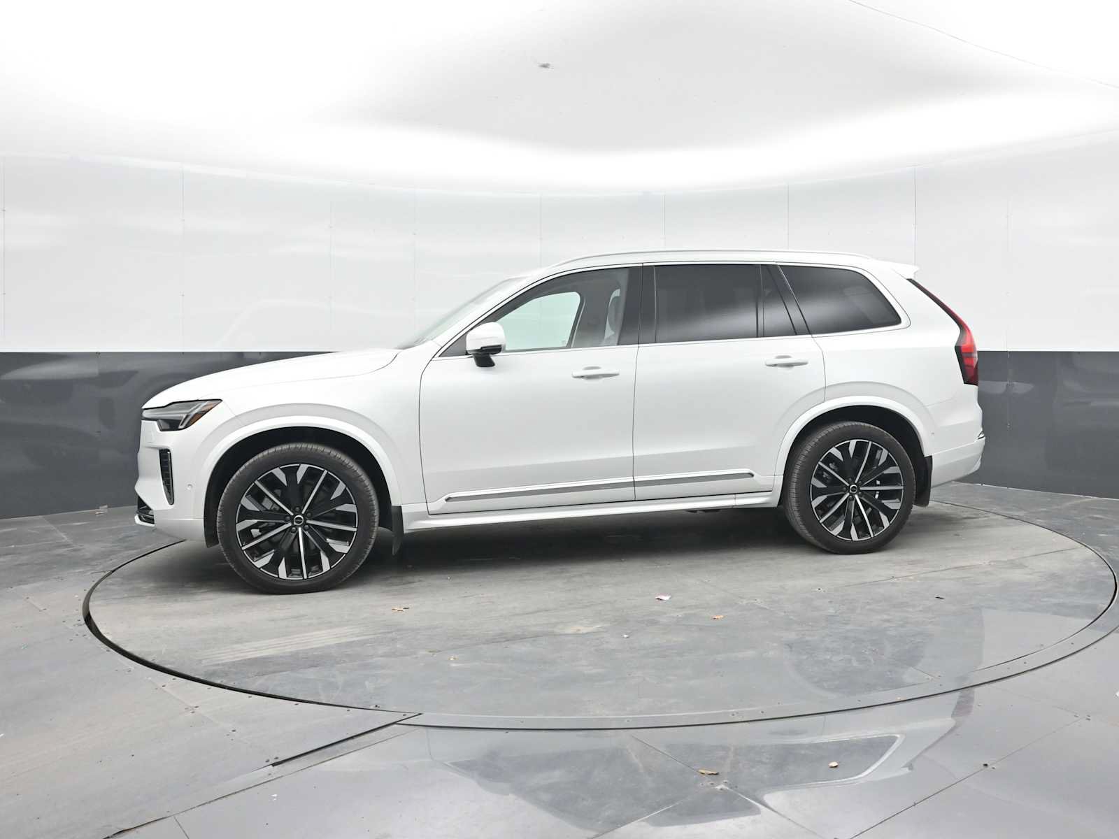 Used 2026 Volvo XC90 B6 Ultra w/ Protection Package AWD/4WD image 4