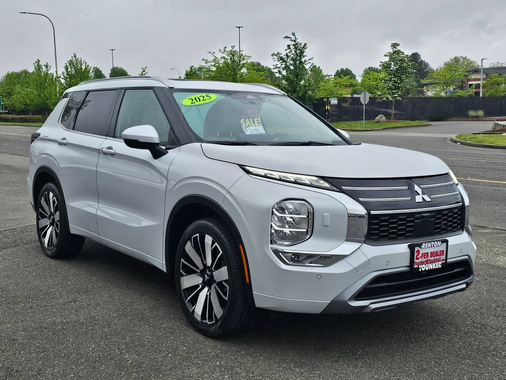 Used 2025 Mitsubishi Outlander SEL AWD/4WD image 3