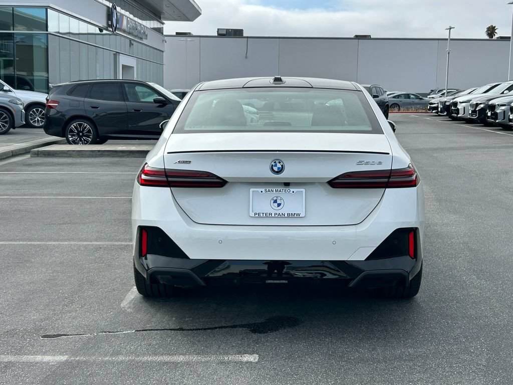 New 2027 BMW 550e xDrive w/ Premium Package AWD/4WD image 4
