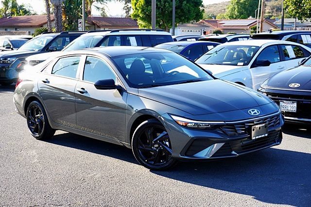 Certified 2026 Hyundai Elantra Sport FWD image 3