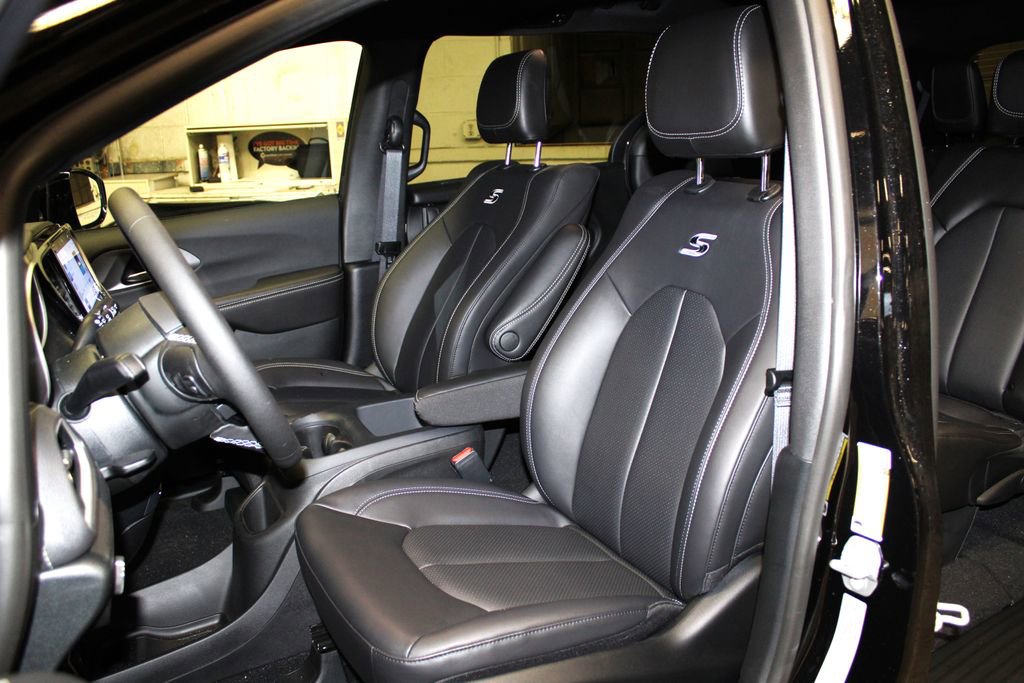 New 2026 Chrysler Pacifica Select image 20