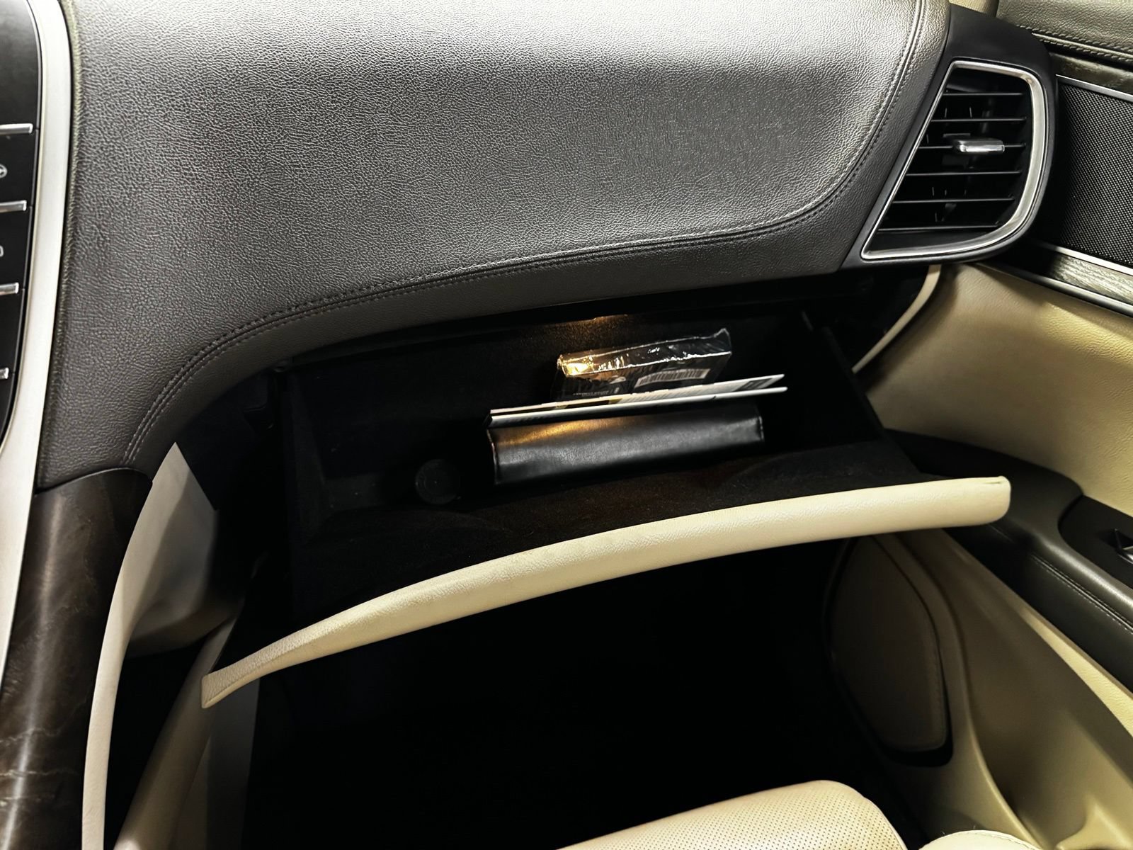Used 2018 Lincoln MKX Reserve w/ Driver Assistance Package AWD/4WD image 32
