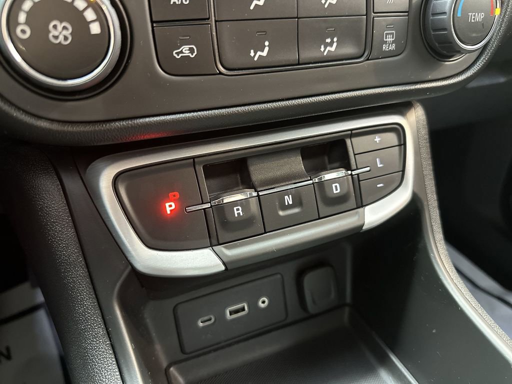 Used 2023 GMC Terrain SLE w/ Elevation Edition image 19