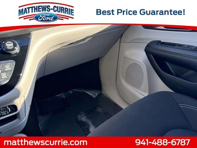 Used 2024 Chrysler Voyager LX image 25