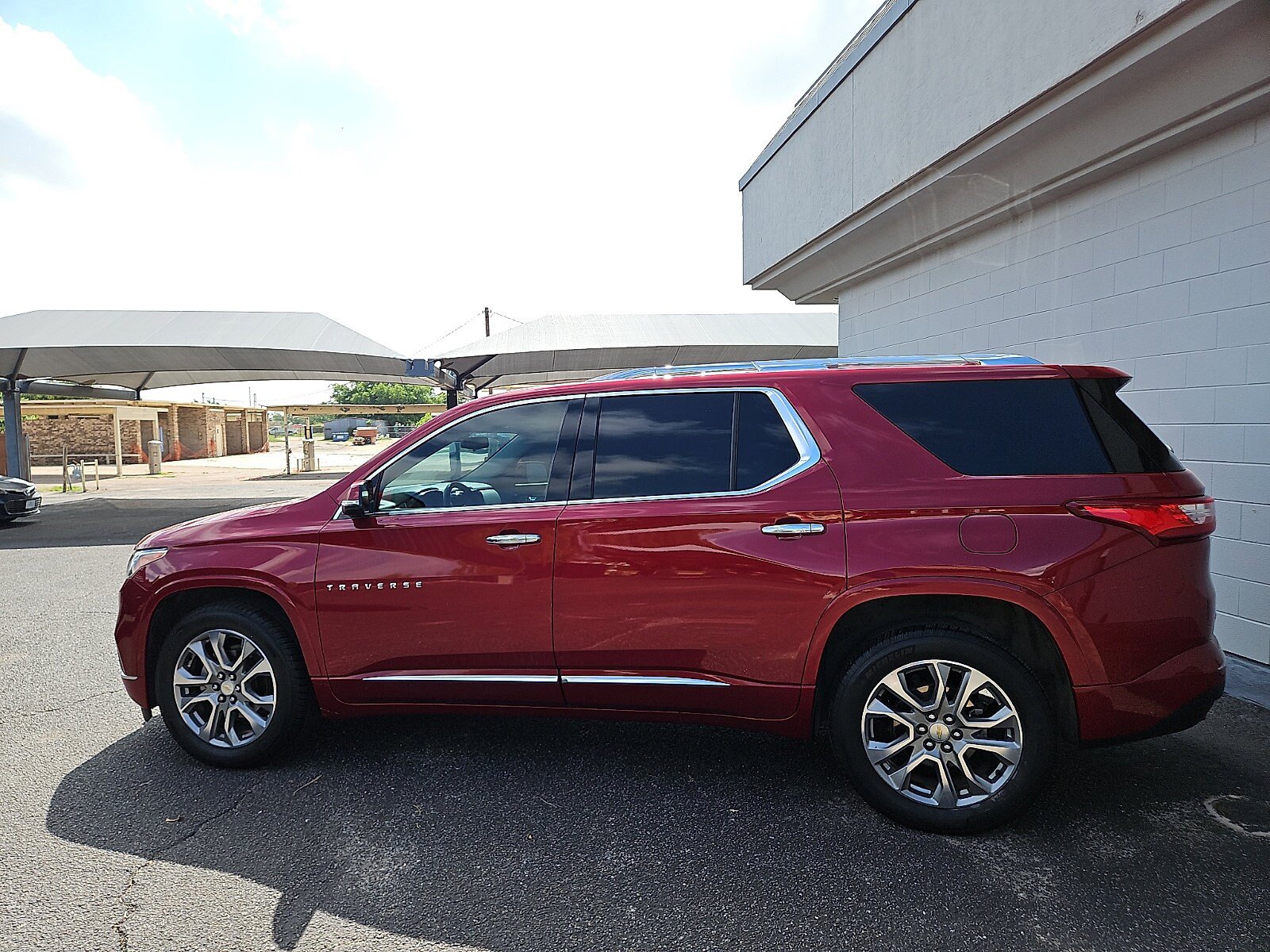 Used 2019 Chevrolet Traverse Premier w/ Driver Confidence II Package FWD image 2