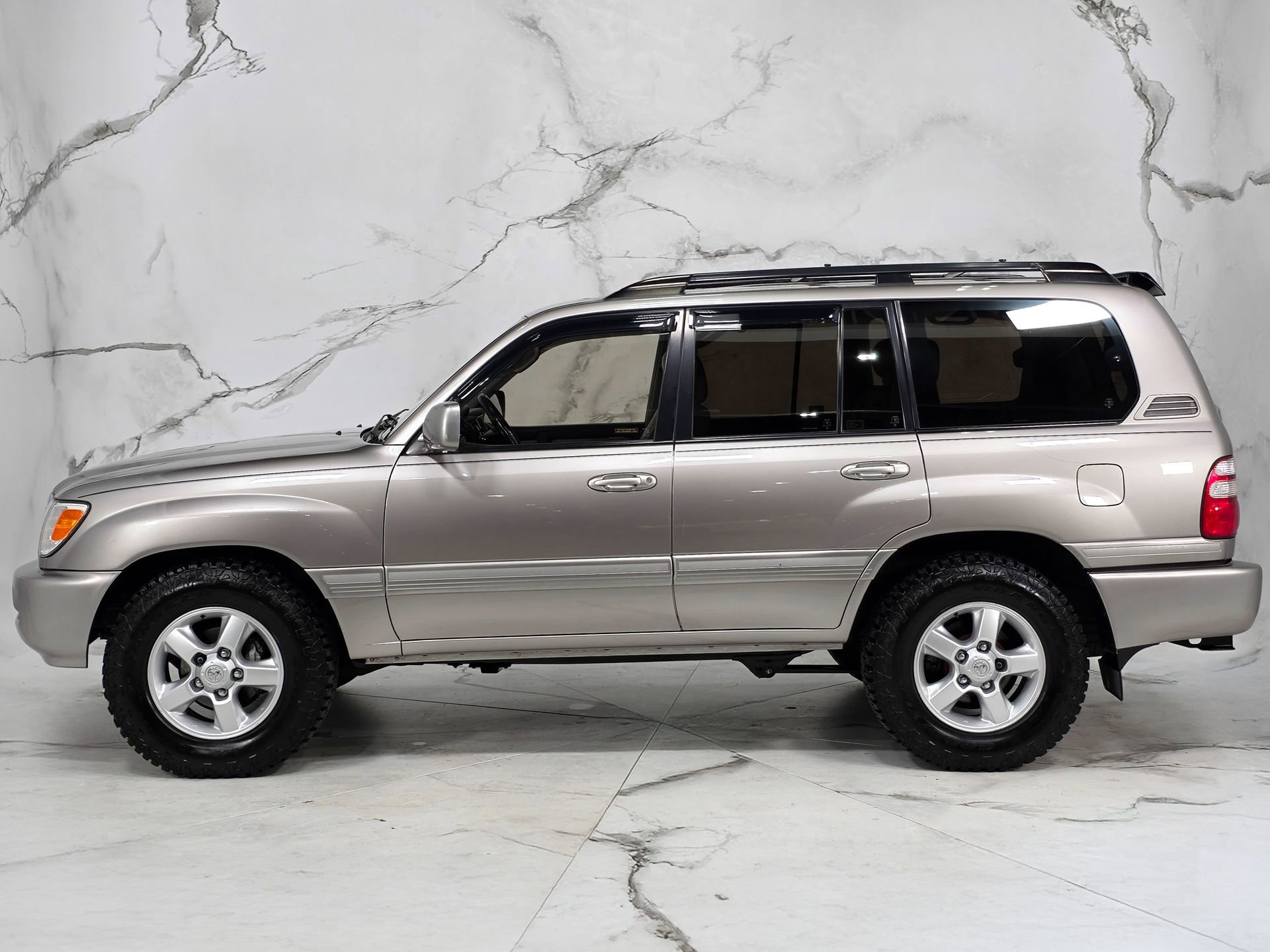 Used 2003 Toyota Land Cruiser AWD/4WD image 9