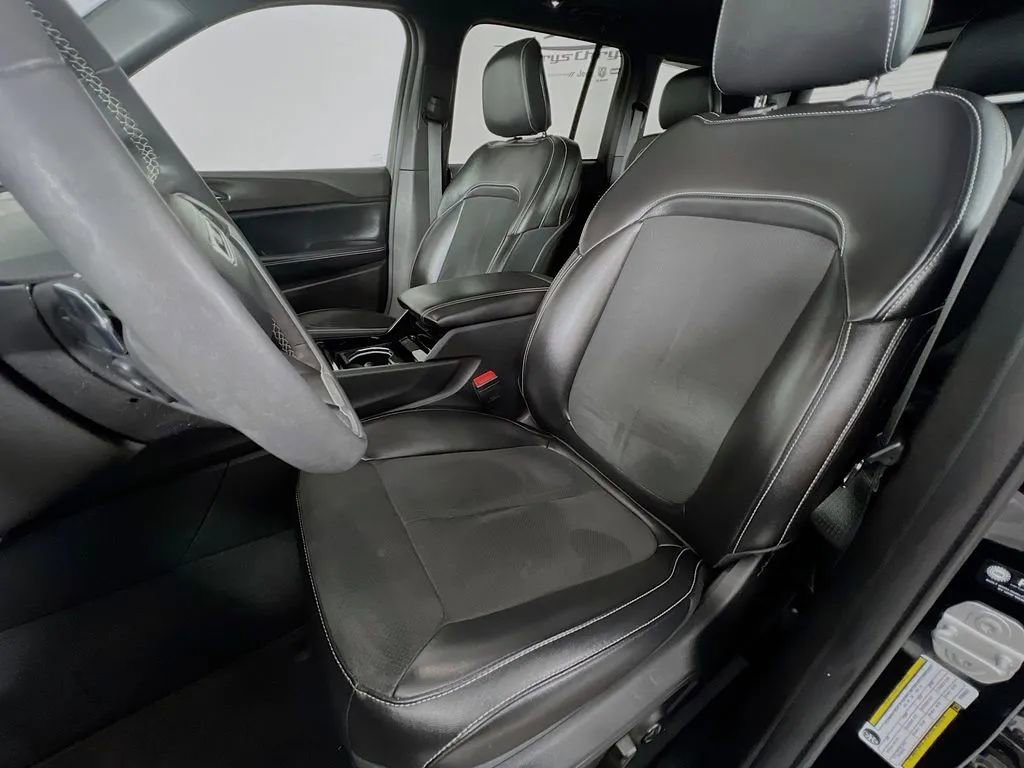 Used 2023 Jeep Grand Cherokee Altitude AWD/4WD image 21